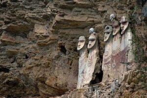 Los Sarcófagos de Karajía: puro turismo arqueológico 10