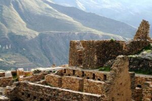 La histórica ciudad inca de Ollantaytambo en Perú 1