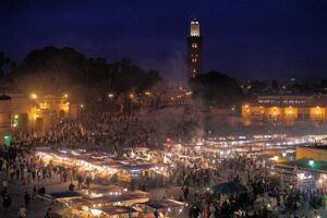 La Plaza Djemaa el Fna, corazon de Marrakech 8