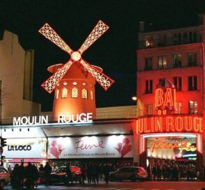 Visita el célebre Moulin Rouge en París 7