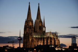 Subir a la torre de la Catedral de Colonia 15