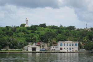 Visita el Cristo de La Habana en Cuba 1