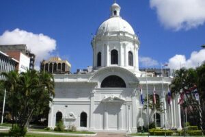 El Panteón Nacional de los Héroes en Asunción 7