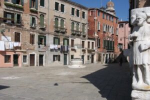 Visita el Campo dei Mori en Venecia 11