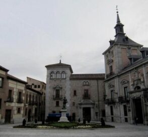 Visita la Plaza de la Villa en Madrid 6