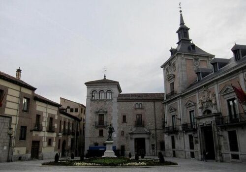 Visita la Plaza de la Villa en Madrid 9