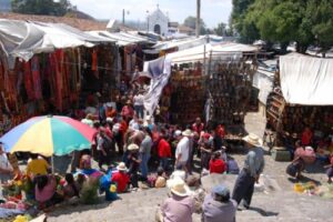 Chichicastenango, mercado indígena en Guatemala 19