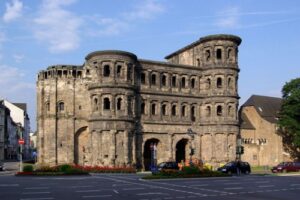 La Porta Nigra, puerta romana en Treveris 1