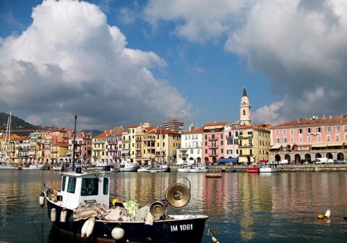 Imperia, la costa de Liguria en Italia 9
