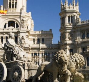 Visita la Plaza de Cibeles en Madrid 4