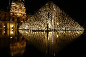 El Museo del Louvre en París 7