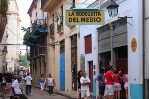 La Bodeguita del Medio en La Habana, Cuba 1