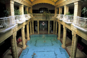 El Balneario Gellert en Budapest 6