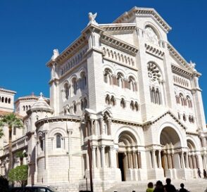 Mónaco no es sólo glamour. Visita la Catedral de San Nicolás 4