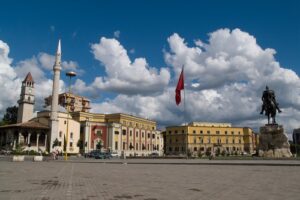 Conoce Tirana, la capital de Albania 9