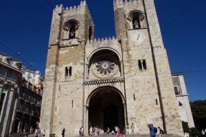 La Catedral de Santa María Mayor, símbolo monumental de Lisboa 6