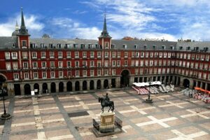 ¿Te quieres tomar un café con leche en la Plaza Mayor de Madrid? 8