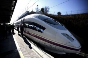 Nuevo tren de alta velocidad Barcelona - París 4