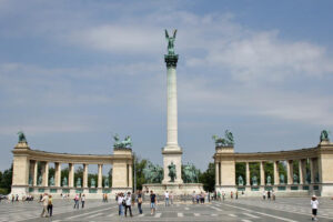 La Plaza de los Héroes en Budapest 5